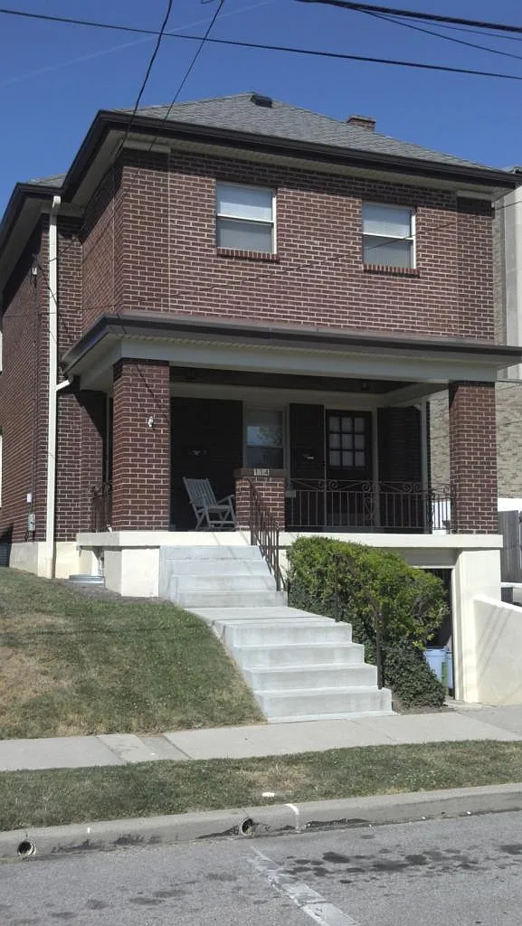 114 Evergreen Ave photo 1