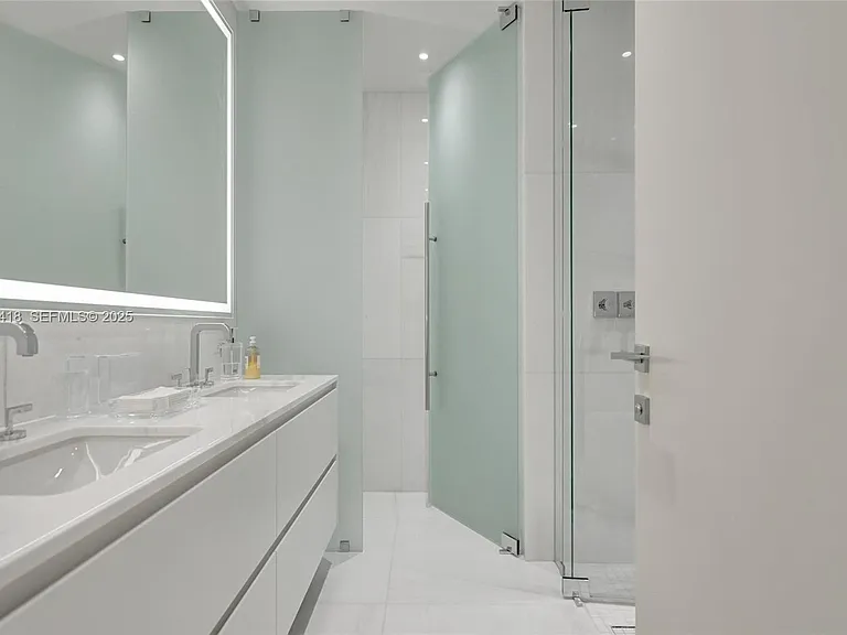 300 Biscayne Blvd #2305W — Photo 35
