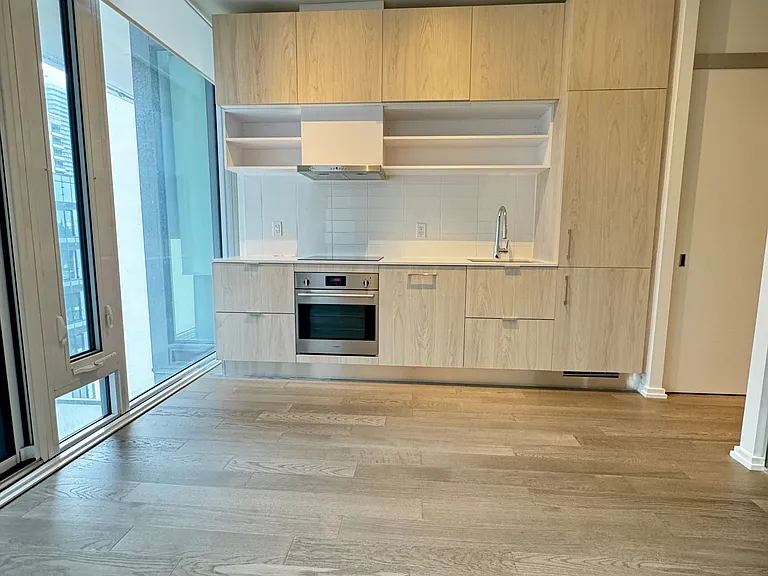 5 Soudan Ave #914 — Photo 22