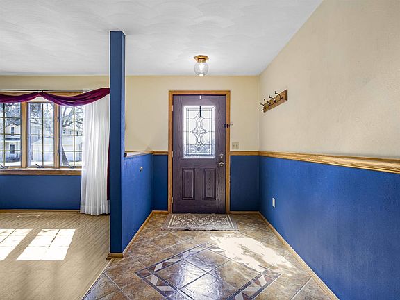 3rd image of 211 Warren Street