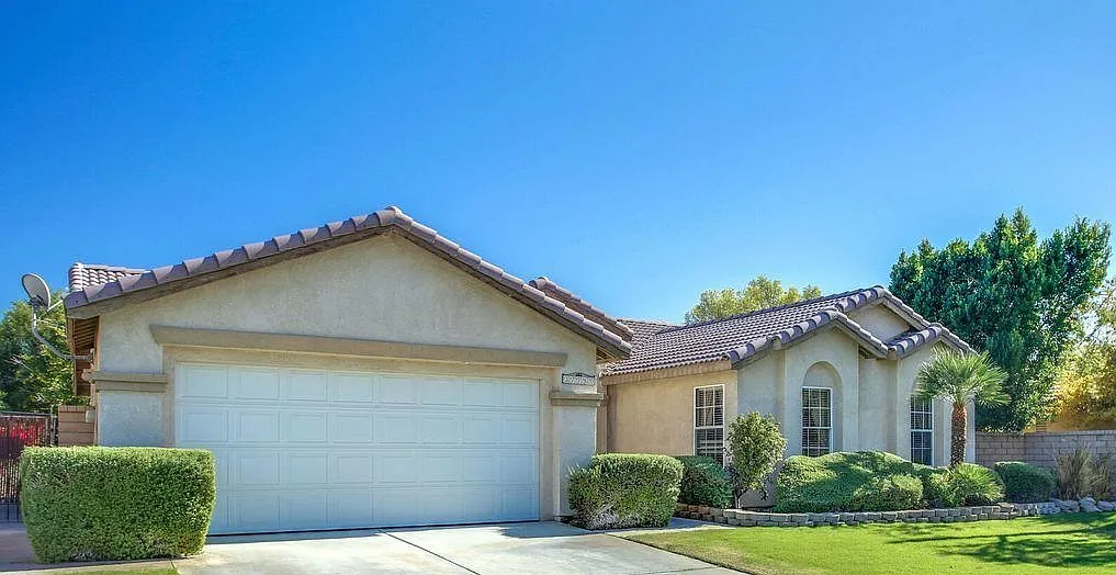 4 bed, 1896 sqft, $5,200 — Photo 1