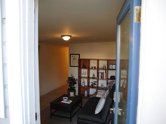 2nd image of 1336 Shotwell St