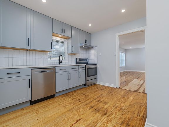 3rd image of 2301 Colorado Ave