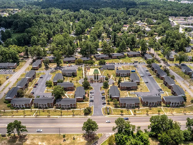 Parkview Apartments & Townhomes — Photo 13