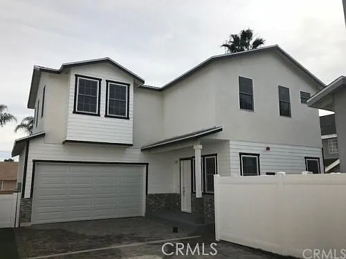 4 bed, 3.5 bath, 2200 sqft, $5,850 — Photo 1
