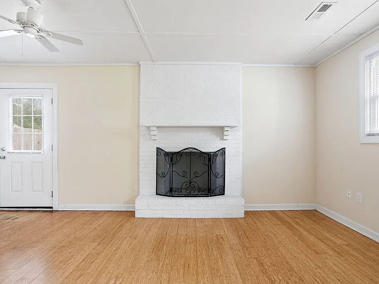 865 Santee St — Photo 2
