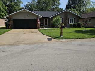 3420 W Camelot St, Springfield, MO 65807