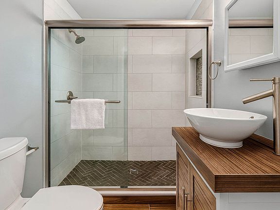 4th image of 156 W 15th St Unit 3