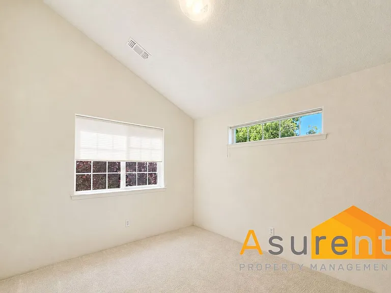 500 Starflower Ln — Photo 9
