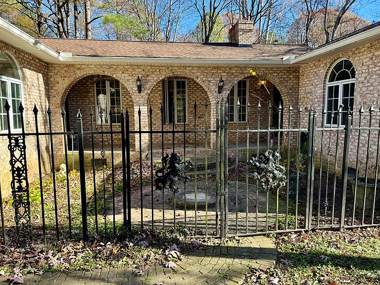 11200 Centaur Rd — Photo 4