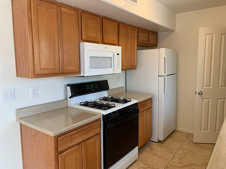 Rincalina on Speedway Townhomes — Photo 22