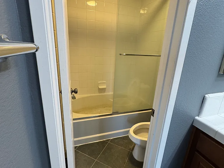 400 Almond Rd — Photo 16