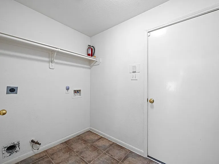 12918 Stratford Mill Ln — Photo 16