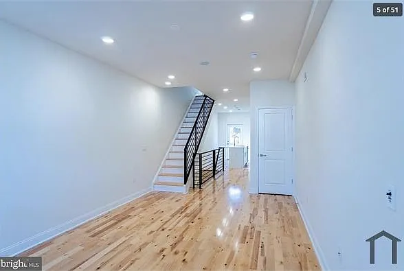 4 bed, 2700 sqft, $2,700 — Photo 2