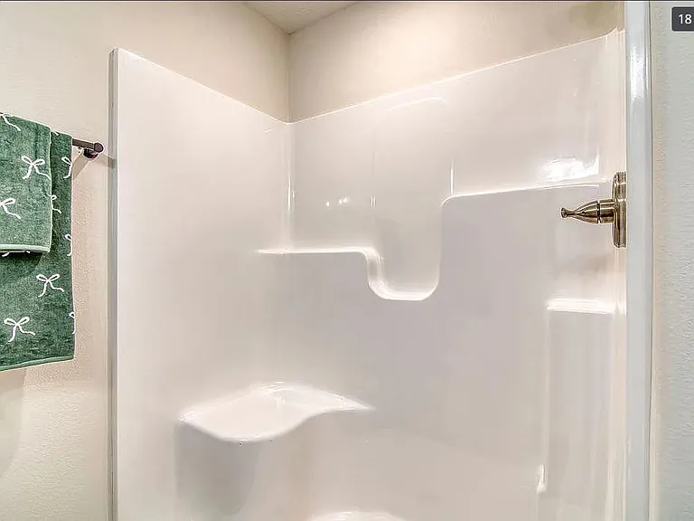 526 S Troy Ave — Photo 15