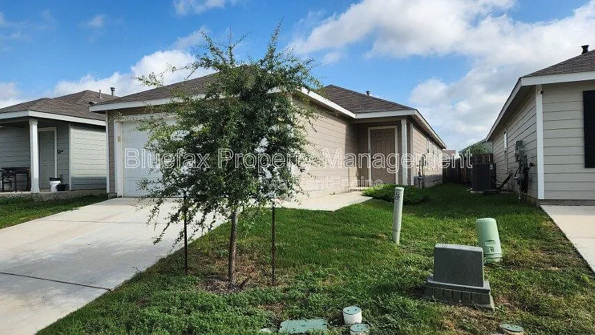 4 bed, 2.0 bath, 1500 sqft, $1,500 — Photo 2