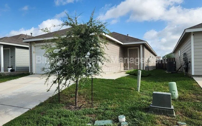 13869 Llama Pl — Photo 2
