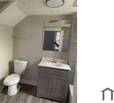 2718 W Chestnut St — Photo 4