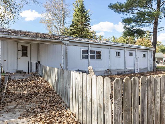 3rd image of 701 E Saginaw Rd