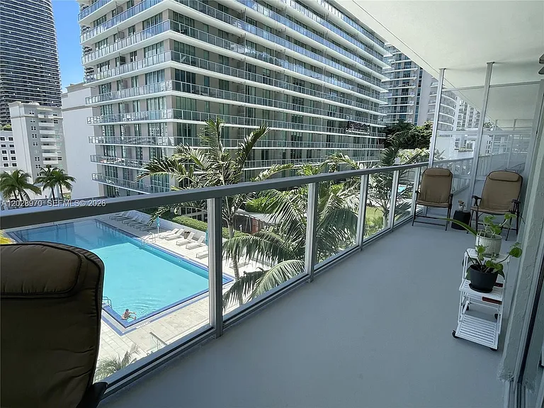 79 SW 12th St #1211 — Photo 1
