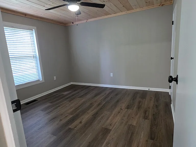 2228 Deerwood Rd — Photo 12