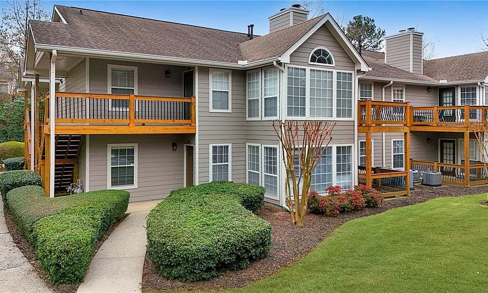 1st image of 106 Berkeley Woods Dr