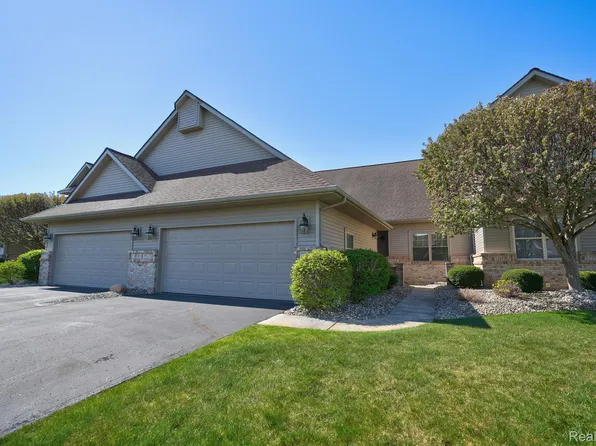 2352 Crossings Cir, Davison, MI 48423