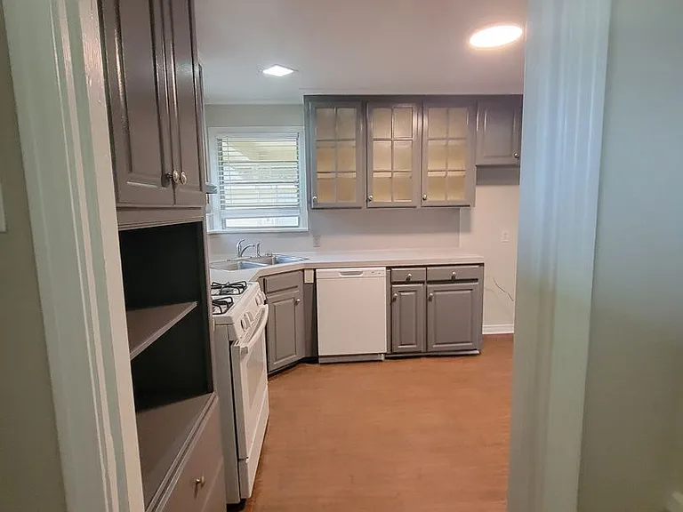 188 Charles Ave #188 — Photo 24