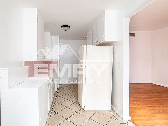 2nd image of 10530 Crenshaw Blvd APT 1