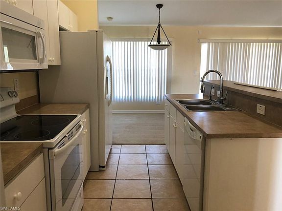 5th image of 2132 Chiquita Blvd N