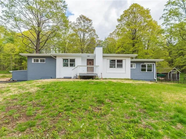 17 San Souci Drive, Pawling, NY 12564
