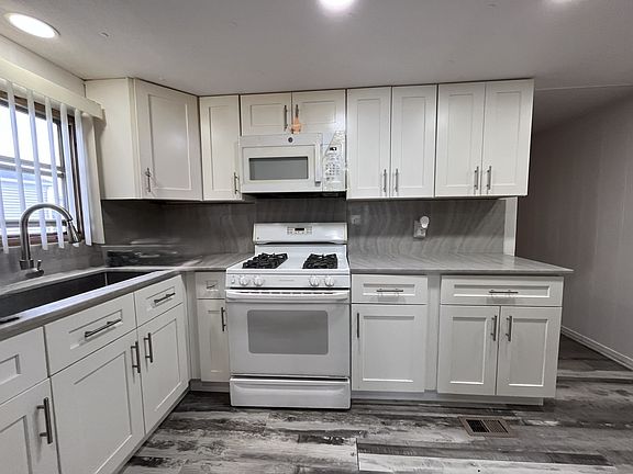 2nd image of 4886 Dunhill Rd #285