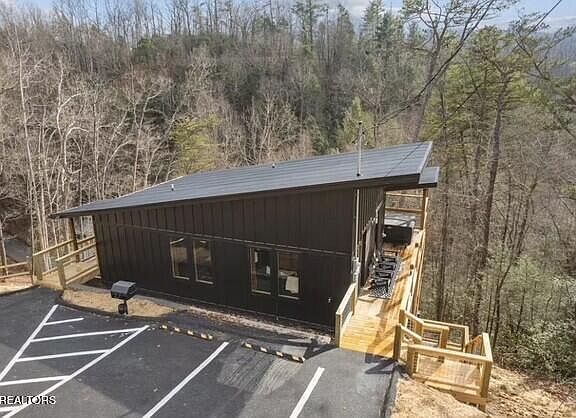 4th image of Round Top Way