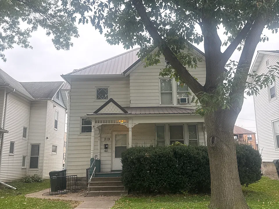 219 E Bloomington St