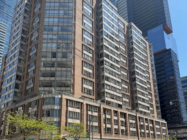 711 Bay St, Toronto, ON