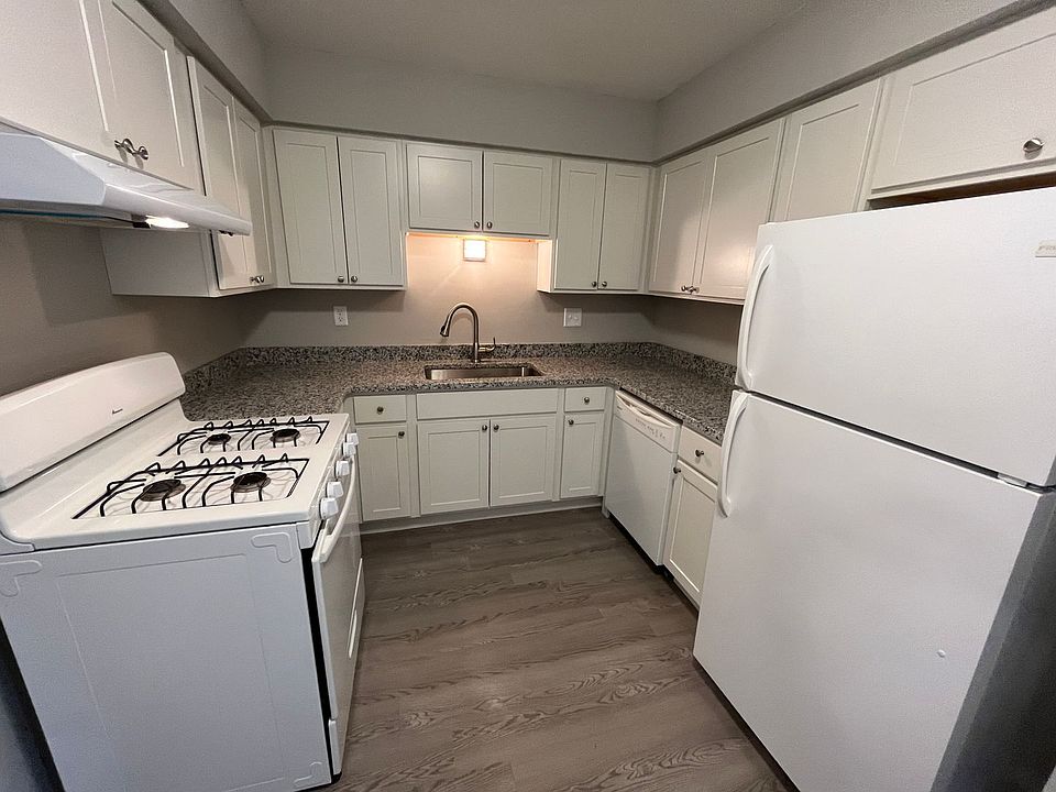 401433 Donald Drive Apartments Burlington, WI Zillow