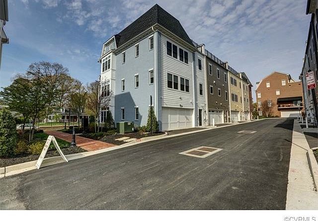2 car garage with private access in rear