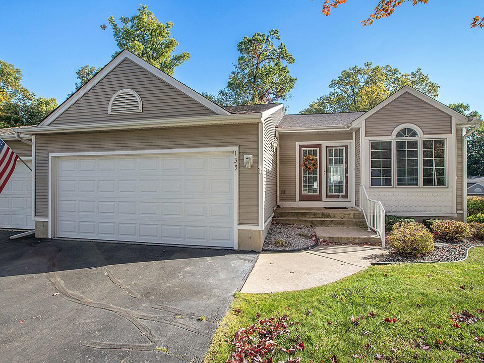 1st image of 135 Bridgewood Dr