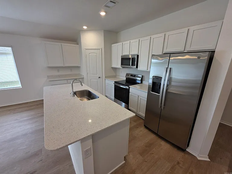 782 Gussy Ln — Photo 3