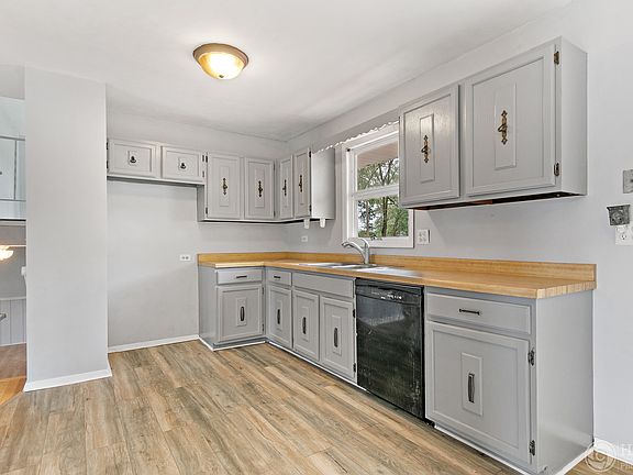4th image of 332 Maplewood Dr