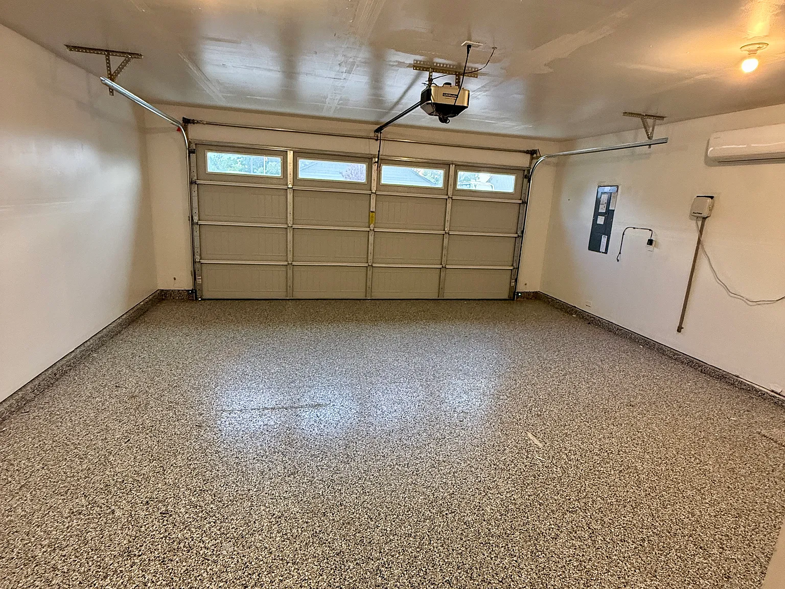 3 bed, 1235 sqft, $2,075 — Photo 2
