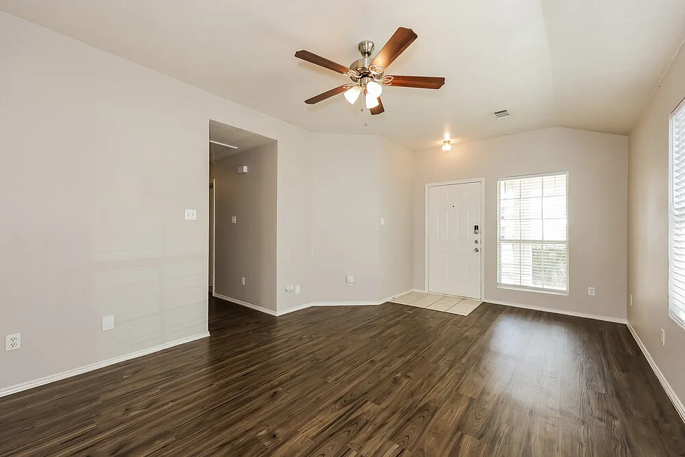 4 bed, 2.0 bath, 1328 sqft, $1,865 — Photo 3