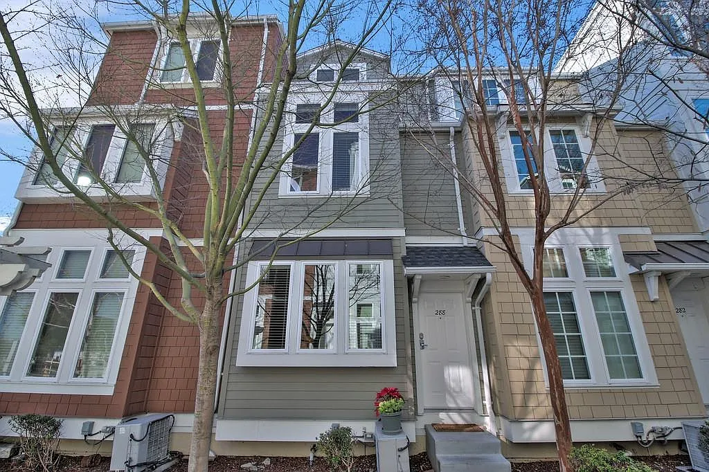 288 Kentdale Place — Photo 1