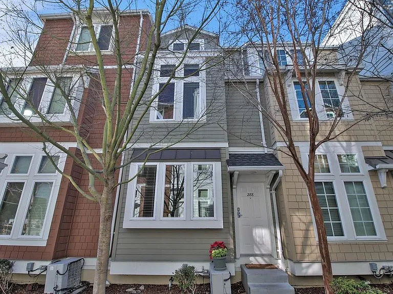 288 Kentdale Pl — Photo 1