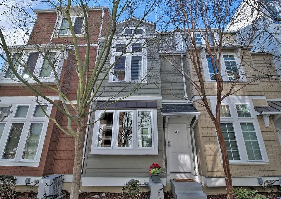 288 Kentdale Pl