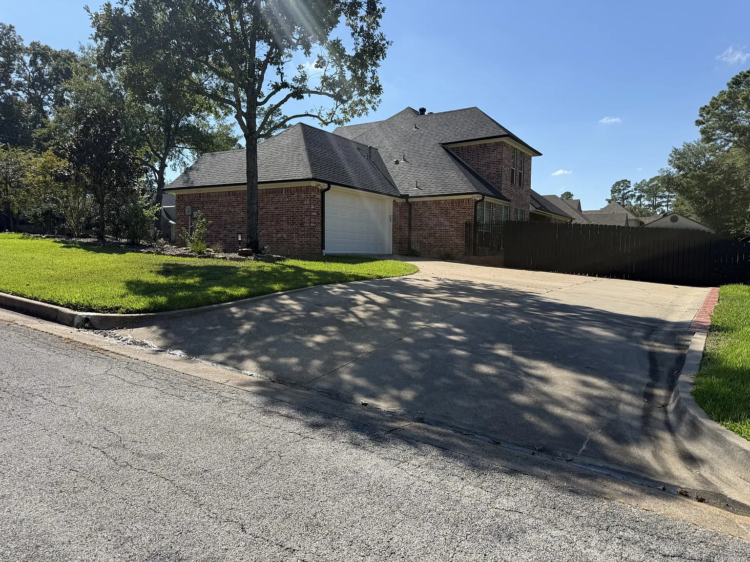 1600 Frostwood Dr — Photo 3