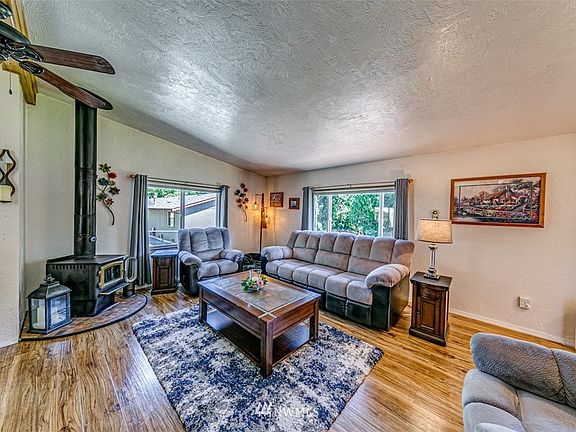 5th image of 15628 26th Avenue NW