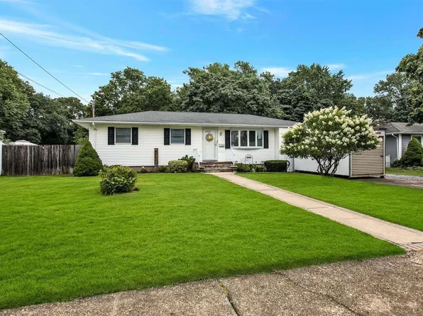 1389 Chicago Avenue, Bay Shore, NY 11706