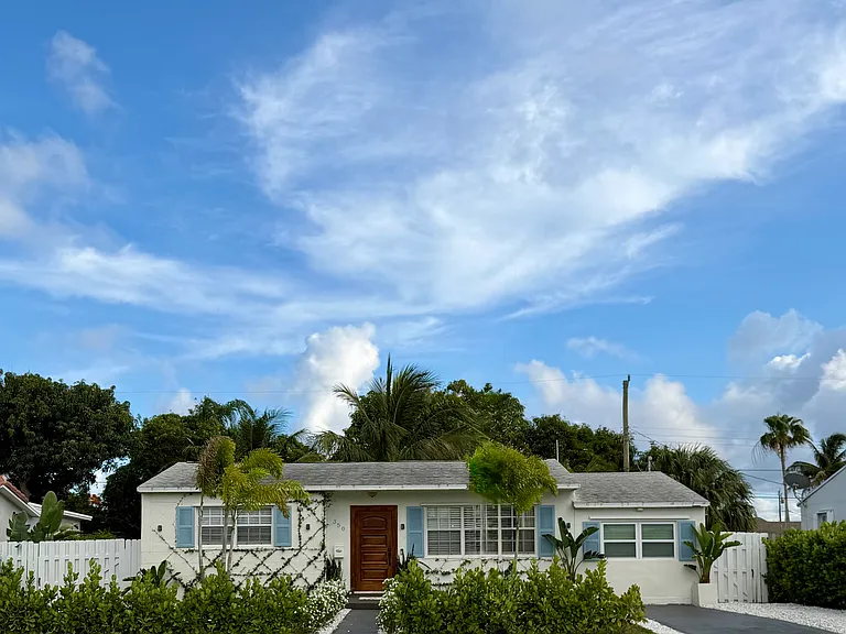 350 Forest Hill Blvd — Photo 3