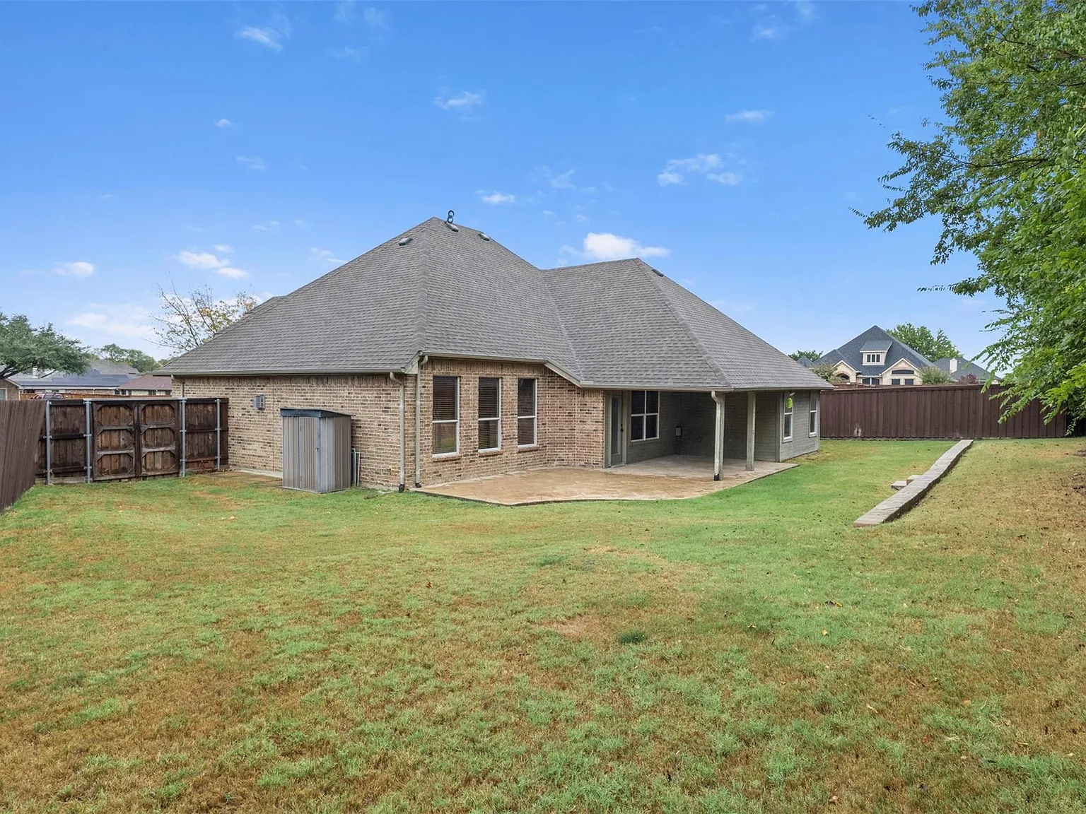 4 bed, 2233 sqft, $2,500 — Photo 4